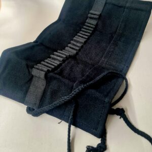 مقلمة قماش سوداء