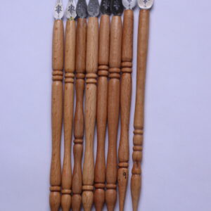 سلاية فولاذ مزخرفة مع مقبض خشبي فاخر