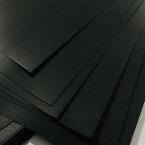 ورق أسود غير مقهر